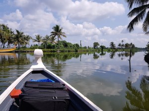 Kondai Lip canoe to entrance